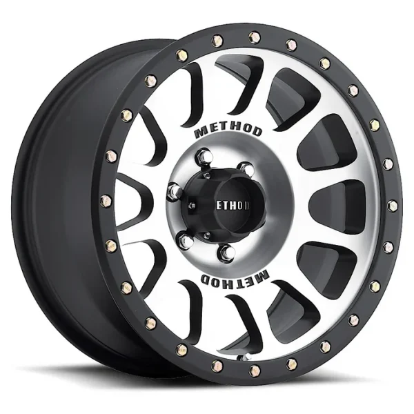 LLANTA 305 BLACK MACHINED STREET LOC 18"